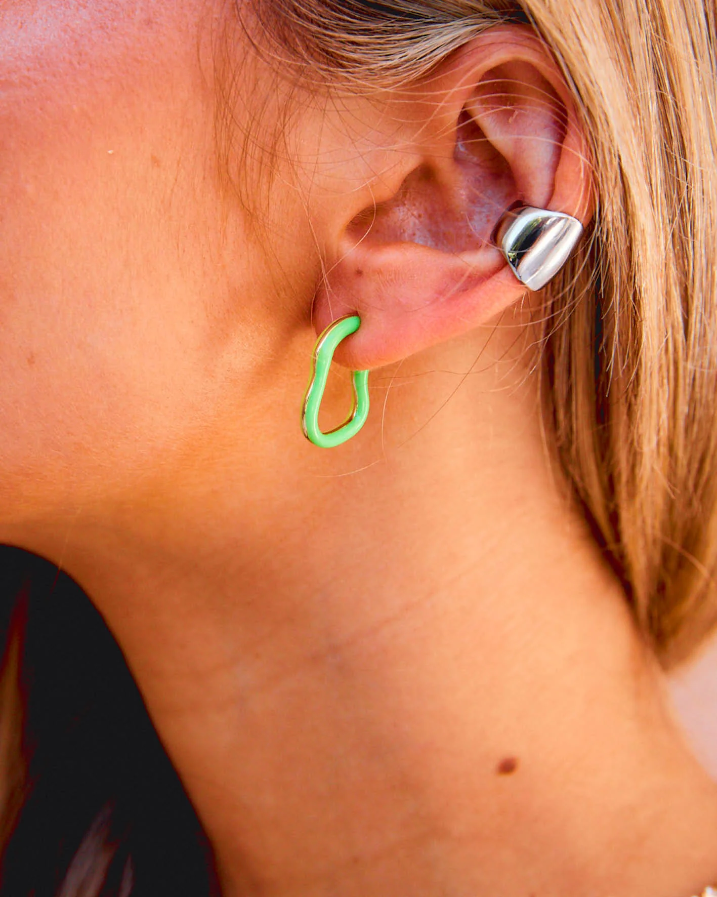 BABY OBSESSION ENAMEL HOOPS - Image 4